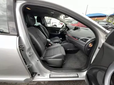 Renault Mégane Sport Tourer 2014 - 7750 EUR, 250000 km - AUTO.MOTO.pt - 250000km - foto 27 de 47