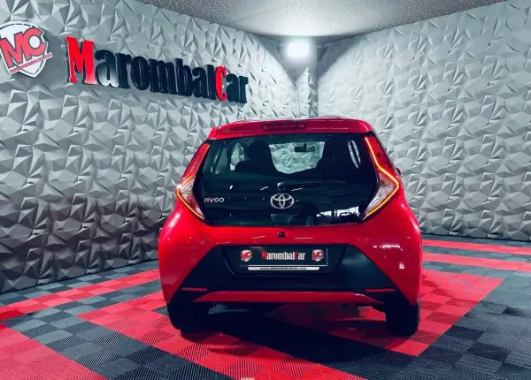 Toyota Aygo 2019 - 10750 EUR, 126299 km - AUTO.MOTO.pt - 126299km - foto 2 de 35