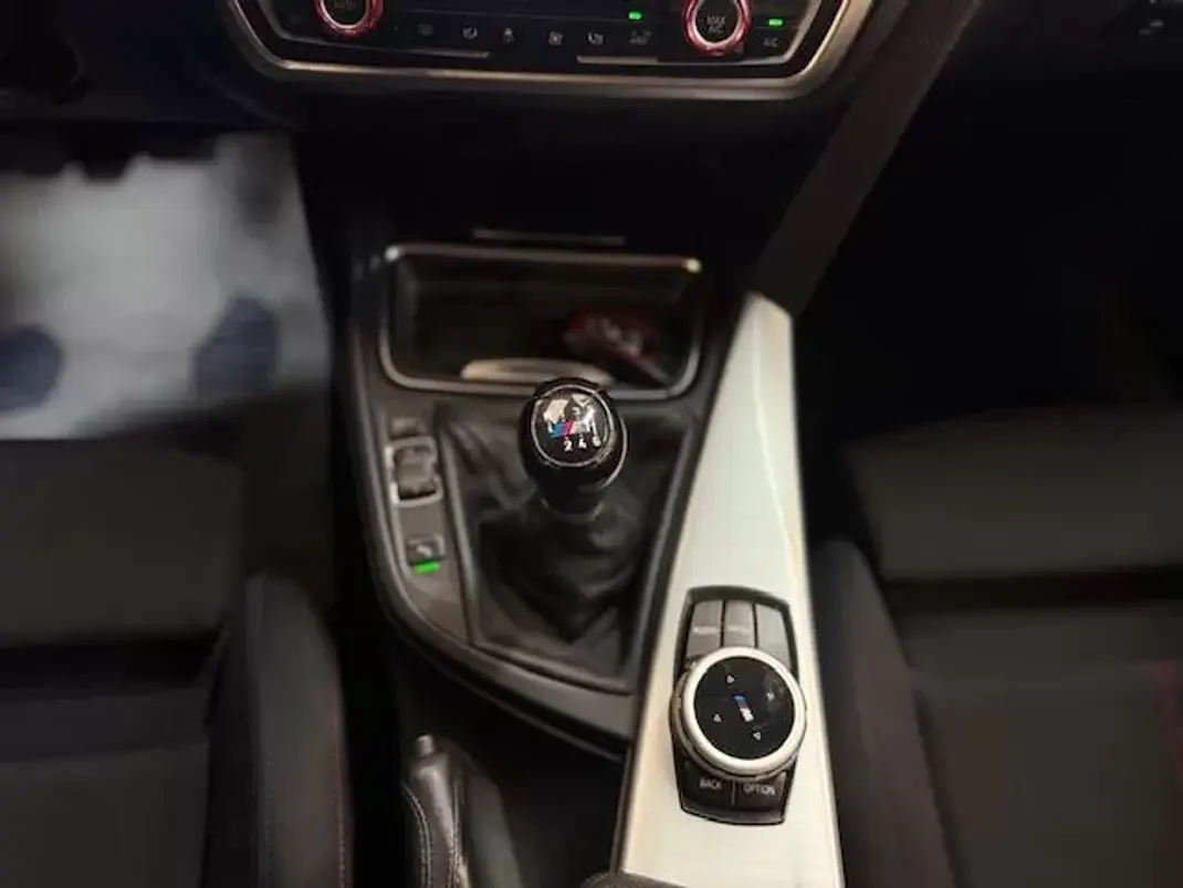 BMW 320 2013 - 11250 EUR, 242000 km - AUTO.MOTO.pt - 242000km - foto 11 de 20