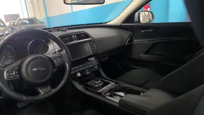 Jaguar XE 2018 - 13900 EUR, 147000 km - AUTO.MOTO.pt - 147000km - foto 6 de 14