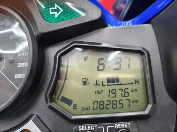 Yamaha FJR 1300 2001 - 5600 EUR, 82000 km - AUTO.MOTO.pt - 82000km - foto 23 de 26