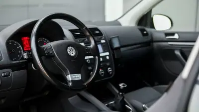 Volkswagen Golf 2008 - 8650 EUR, 199000 km - AUTO.MOTO.pt - 199000km - foto 14 de 26