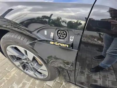 Audi e-tron 2022 - 31750 EUR, 115000 km - AUTO.MOTO.pt - 115000km - foto 68 de 73