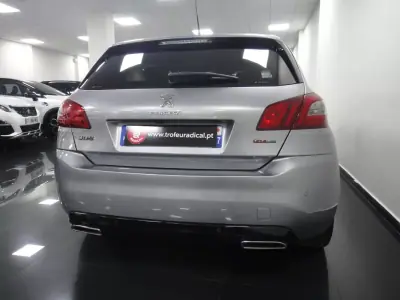 Peugeot 308 2020 - 14990 EUR, 60000 km - AUTO.MOTO.pt - 60000km - foto 8 de 33