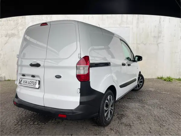 Ford Transit Courier 2022 - 15000 EUR, 51442 km - AUTO.MOTO.pt - 51442km - foto 5 de 14