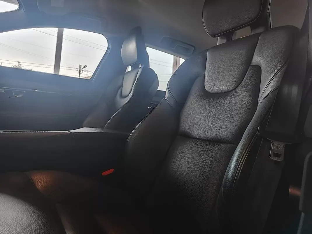 Volvo V90 2017 - 23500 EUR, 131000 km - AUTO.MOTO.pt - 131000km - foto 24 de 39