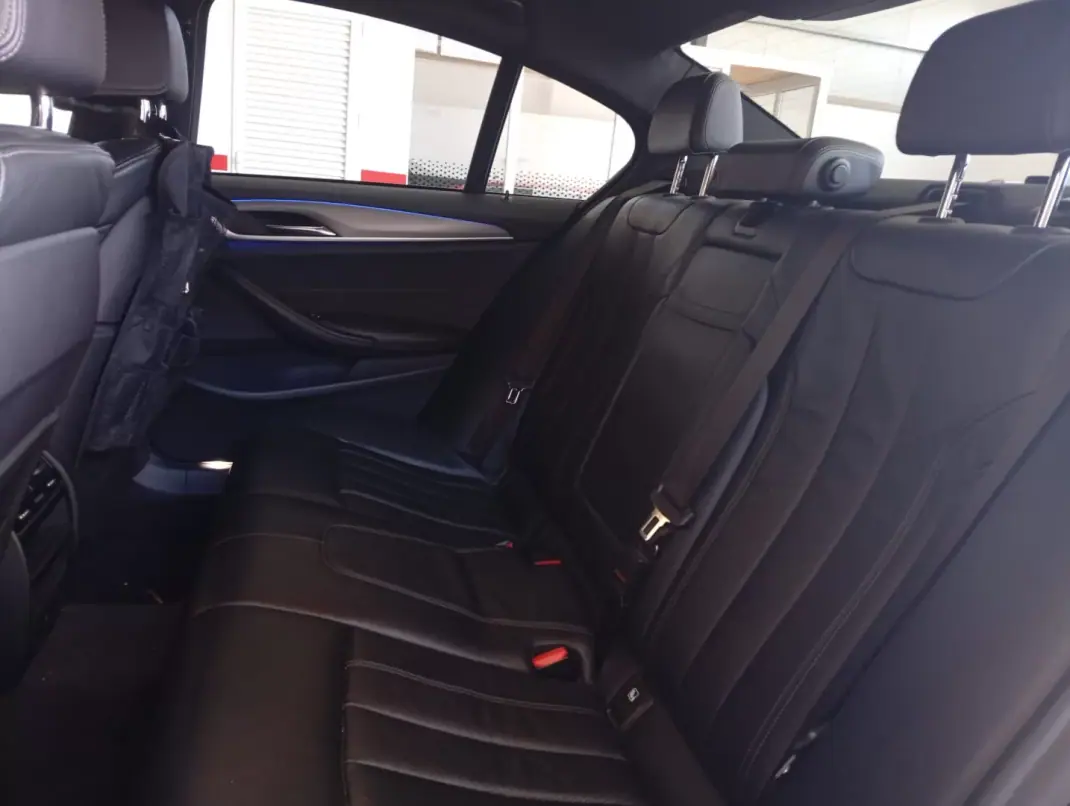 BMW 520 2017 - 33950 EUR, 225000 km - AUTO.MOTO.pt - 225000km - foto 17 de 21