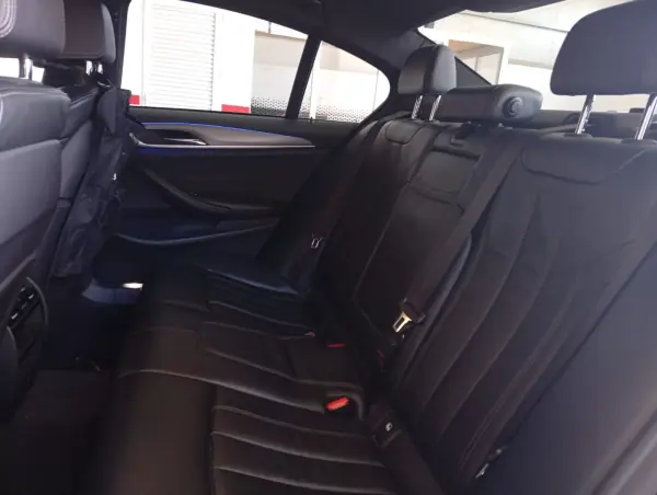 BMW 520 2017 - 33950 EUR, 225000 km - AUTO.MOTO.pt - 225000km - foto 17 de 21