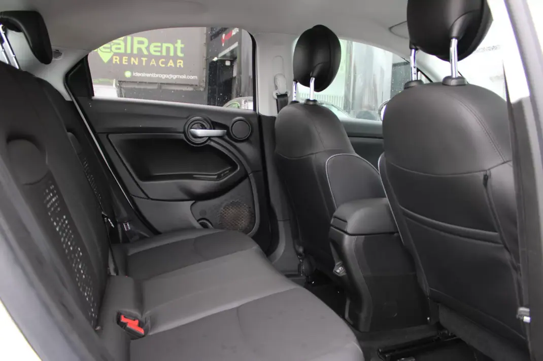 Fiat 500X 2021 - 16400 EUR, 7450 km - 7450km - foto 37 de 38