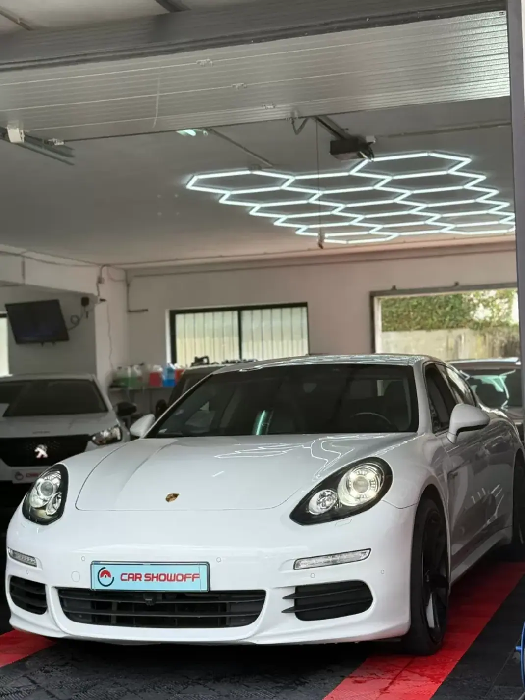 Porsche Panamera 2015 - 39900 EUR, 186000 km - AUTO.MOTO.pt - 186000km - foto 3 de 17