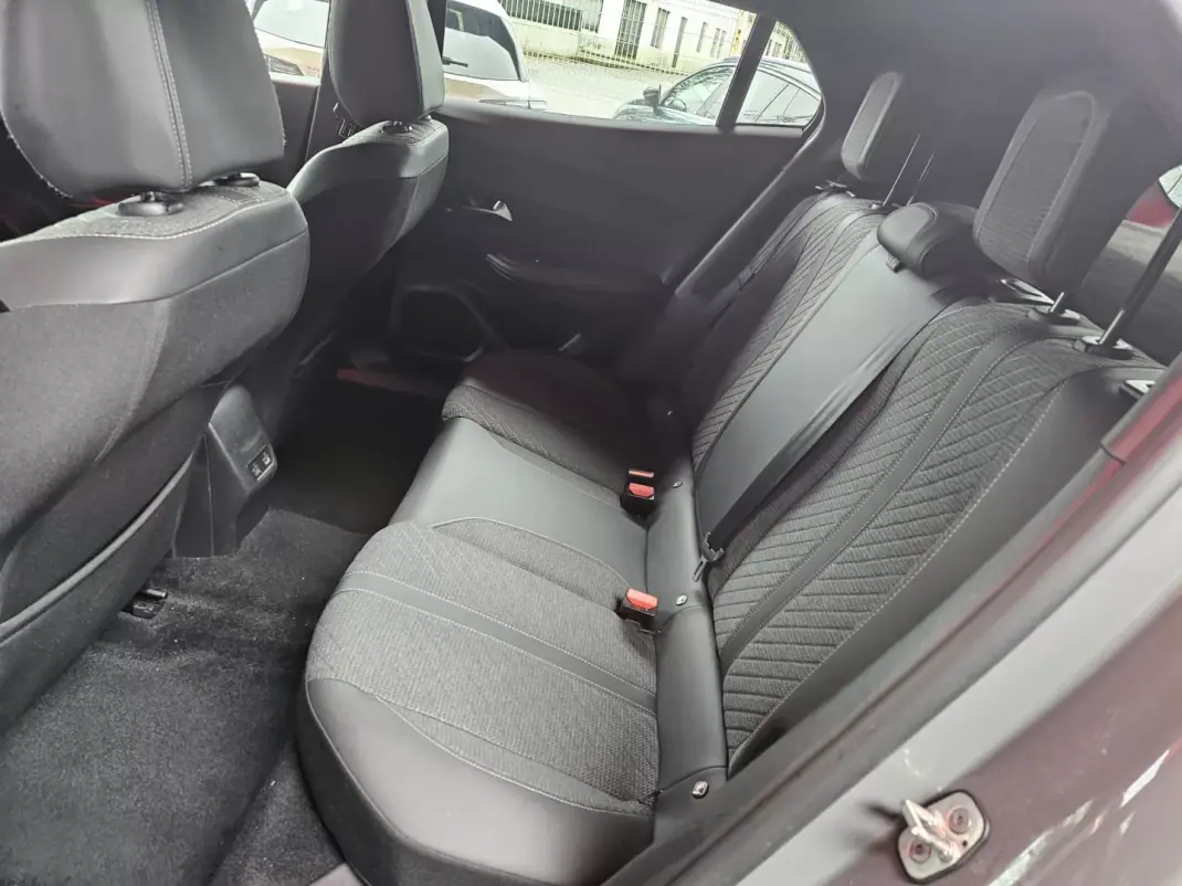 Peugeot 2008 2023 - 22999 EUR, 119000 km - AUTO.MOTO.pt - 119000km - foto 9 de 21