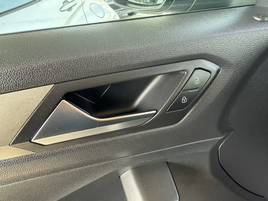 Volkswagen T-Roc 2020 - 19850 EUR, 142560 km - AUTO.MOTO.pt - 142560km - foto 17 de 20