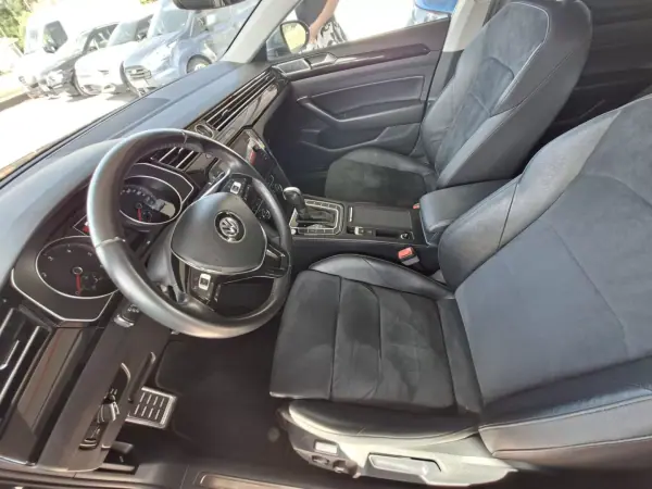 Volkswagen Arteon 2019 - 24750 EUR, 92519 km - AUTO.MOTO.pt - 92519km - foto 34 de 42