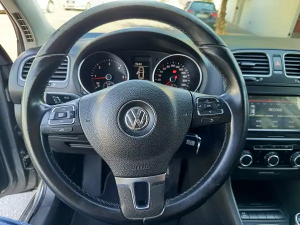 Volkswagen Golf 2010 - 8490 EUR, 178000 km - AUTO.MOTO.pt - 178000km - foto 16 de 18