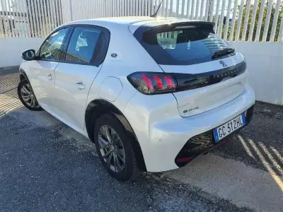 Peugeot e-208 2020 - 15400 EUR, 34819 km - AUTO.MOTO.pt - 34819km - foto 4 de 9