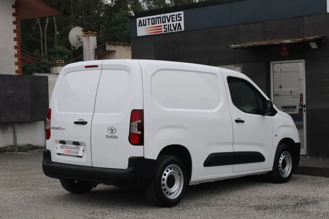 Toyota Proace City 1.5D L1 Active 2020 - 12990 EUR, 180000 km - AUTO.MOTO.pt - 180000km - foto 11 de 19