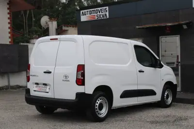 Toyota Proace City 1.5D L1 Active 2020 - 12990 EUR, 180000 km - AUTO.MOTO.pt - 180000km - foto 11 de 19