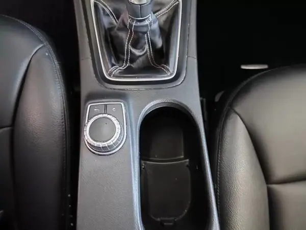 Mercedes-Benz B 180 2012 - 10990 EUR, 221000 km - AUTO.MOTO.pt - 221000km - foto 33 de 35