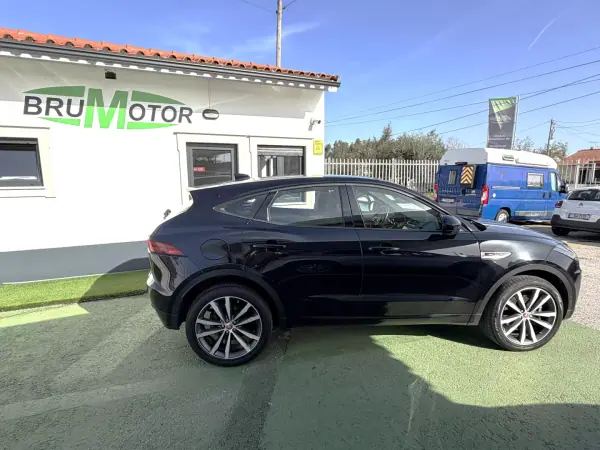 Jaguar E-Pace 2018 - 31500 EUR, 128416 km - AUTO.MOTO.pt - 128416km - foto 5 de 18