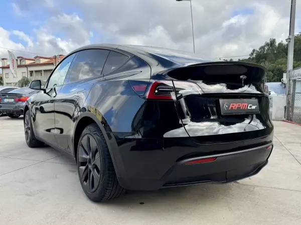 Tesla Model Y 2024 - 37999 EUR, 35000 km - AUTO.MOTO.pt - 35000km - foto 12 de 22