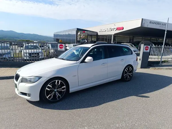 BMW 320 2011 - 12900 EUR, 206000 km - AUTO.MOTO.pt - 206000km - foto 16 de 37