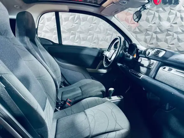 Smart Fortwo Cabrio 2013 - 7490 EUR, 134920 km - AUTO.MOTO.pt - 134920km - foto 12 de 24