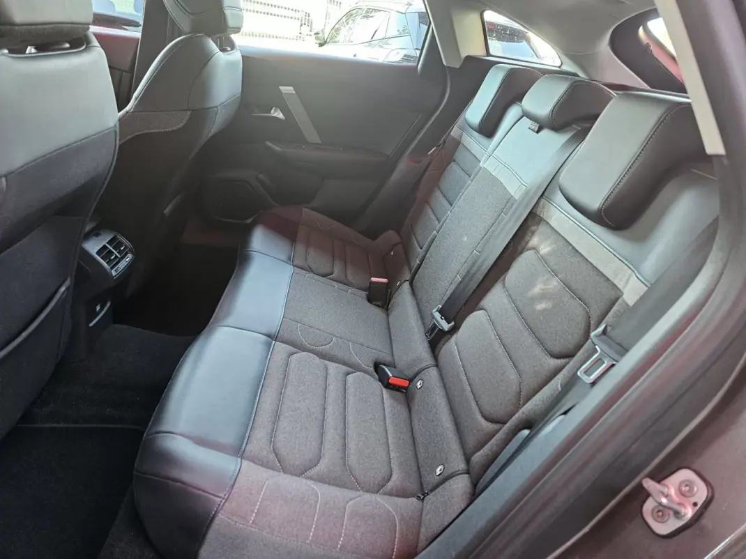 Citroën C4 2021 - 13499 EUR, 133000 km - AUTO.MOTO.pt - 133000km - foto 10 de 17