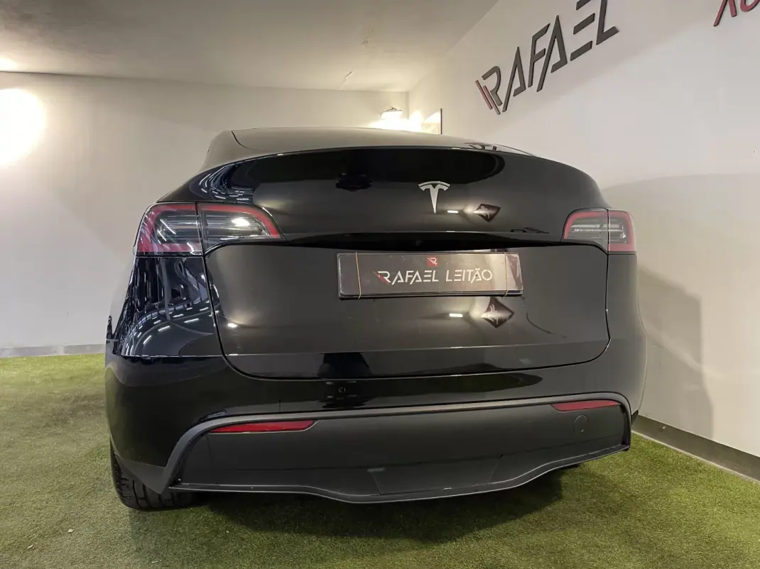 Tesla Model Y 2024 - 38500 EUR, 68000 km - AUTO.MOTO.pt - 68000km - foto 9 de 43