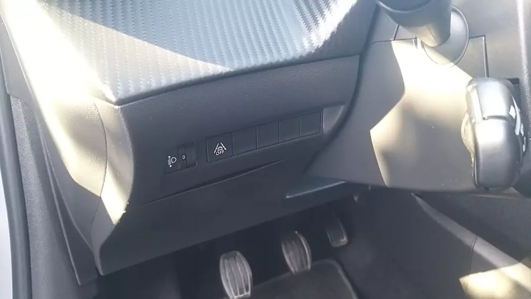 Peugeot 208 2022 - 13565 EUR, 63583 km - AUTO.MOTO.pt - 63583km - foto 5 de 37