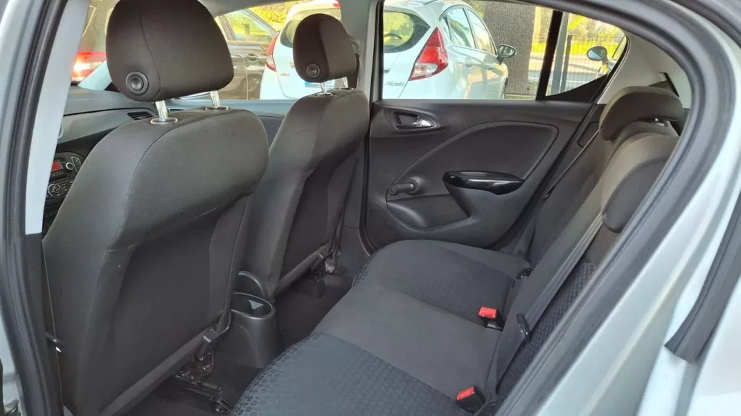 Opel Corsa 2016 - 7990 EUR, 204000 km - AUTO.MOTO.pt - 204000km - foto 8 de 9