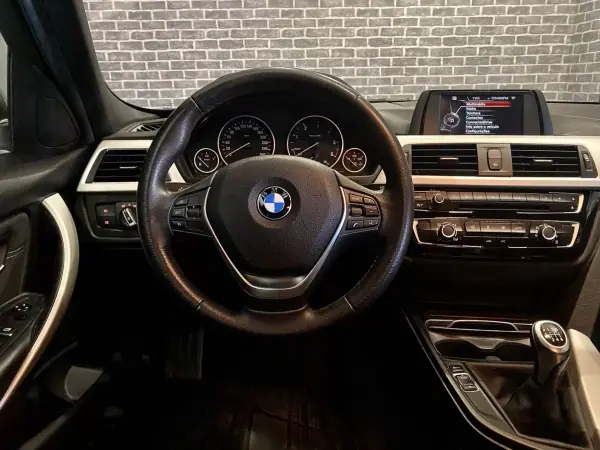 BMW 318 2017 - 17900 EUR, 215000 km - AUTO.MOTO.pt - 215000km - foto 12 de 12