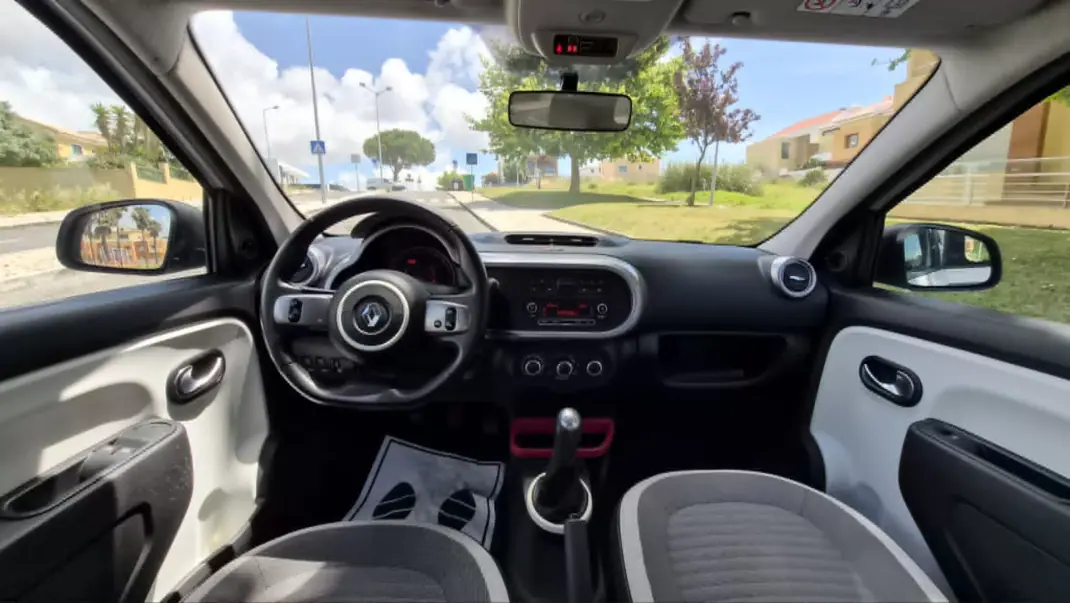 Renault Twingo 2018 - 10480 EUR, 68000 km - 68000km - foto 7 de 12