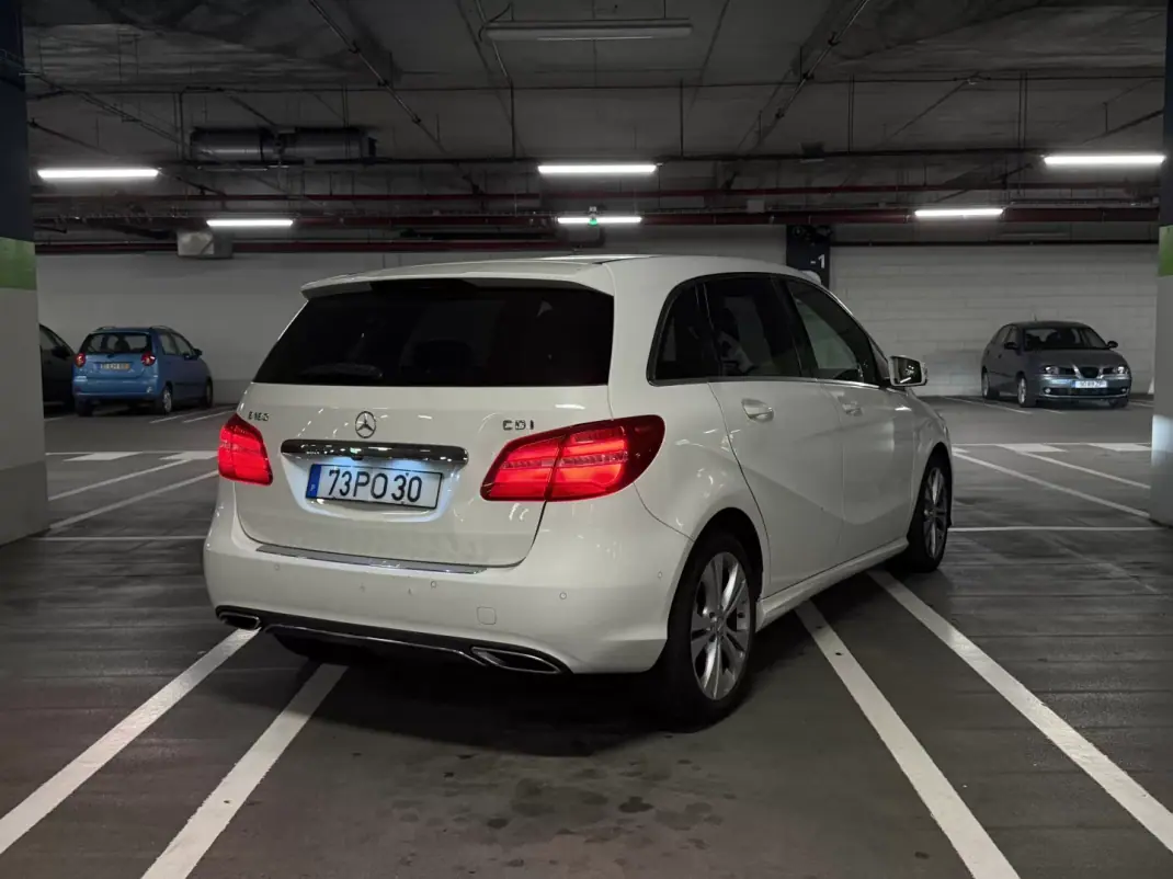 Mercedes-Benz B 180 2015 - 12000 EUR, 198400 km - AUTO.MOTO.pt - 198400km - foto 4 de 10