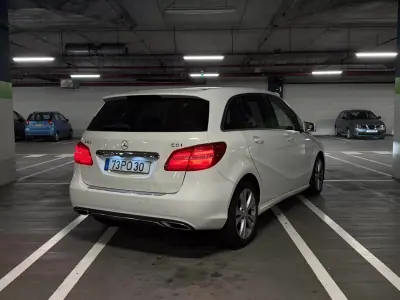 Mercedes-Benz B 180 2015 - 12000 EUR, 198400 km - AUTO.MOTO.pt - 198400km - foto 4 de 10