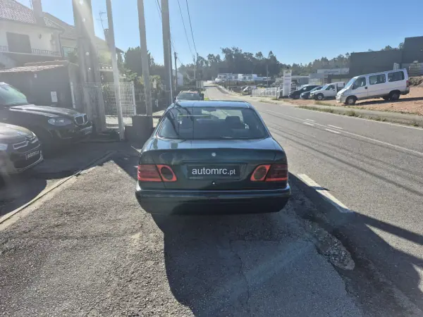 Mercedes-Benz E 220 1997 - 3900 EUR, 500000 km - AUTO.MOTO.pt - 500000km - foto 9 de 28