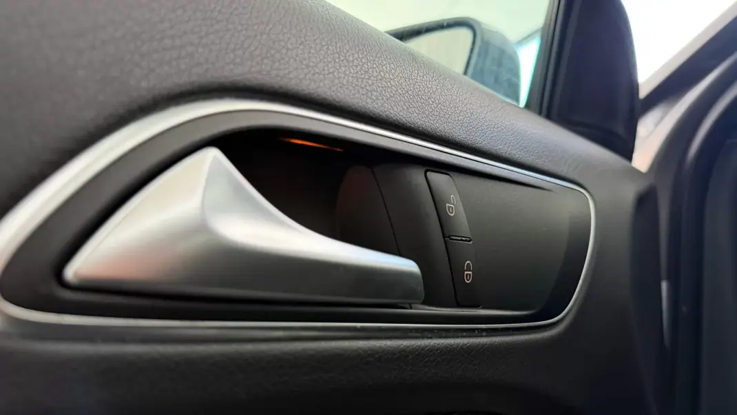 Mercedes-Benz A 180 2014 - 13990 EUR, 259250 km - AUTO.MOTO.pt - 259250km - foto 14 de 29