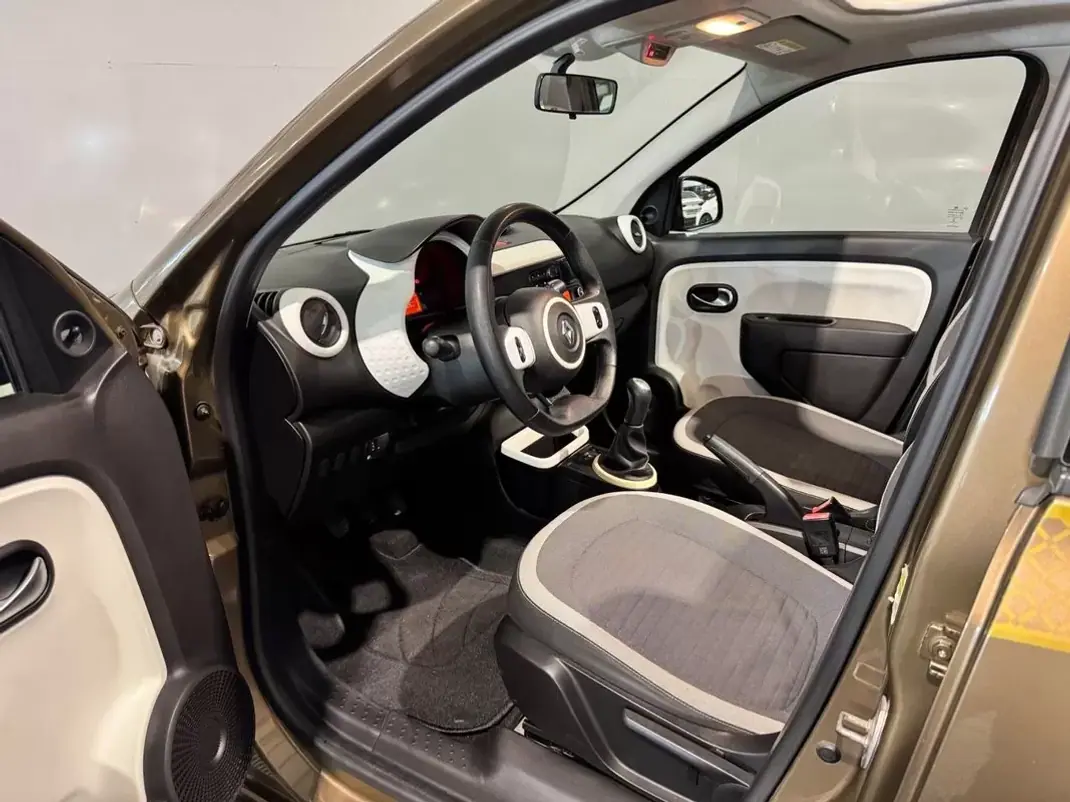 Renault Twingo 2015 - 7900 EUR, 124650 km - 124650km - foto 27 de 42
