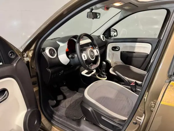 Renault Twingo 2015 - 7900 EUR, 124650 km - AUTO.MOTO.pt - 124650km - foto 27 de 42