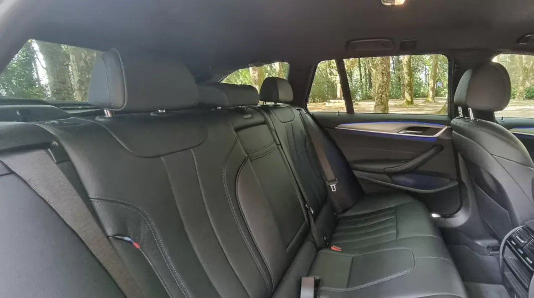 BMW 520 2019 - 31750 EUR, 130000 km - AUTO.MOTO.pt - 130000km - foto 16 de 25