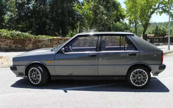 Lancia Delta 1988 - 16500 EUR, 194000 km - AUTO.MOTO.pt - 194000km - foto 10 de 35
