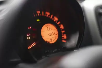 Peugeot 108 2017 - 9500 EUR, 49390 km - AUTO.MOTO.pt - 49390km - foto 21 de 45