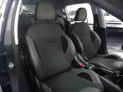 Peugeot 2008 2018 - 10250 EUR, 109000 km - AUTO.MOTO.pt - 109000km - foto 17 de 21