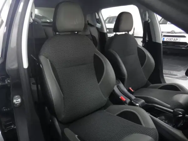 Peugeot 2008 2018 - 10250 EUR, 109000 km - AUTO.MOTO.pt - 109000km - foto 17 de 21