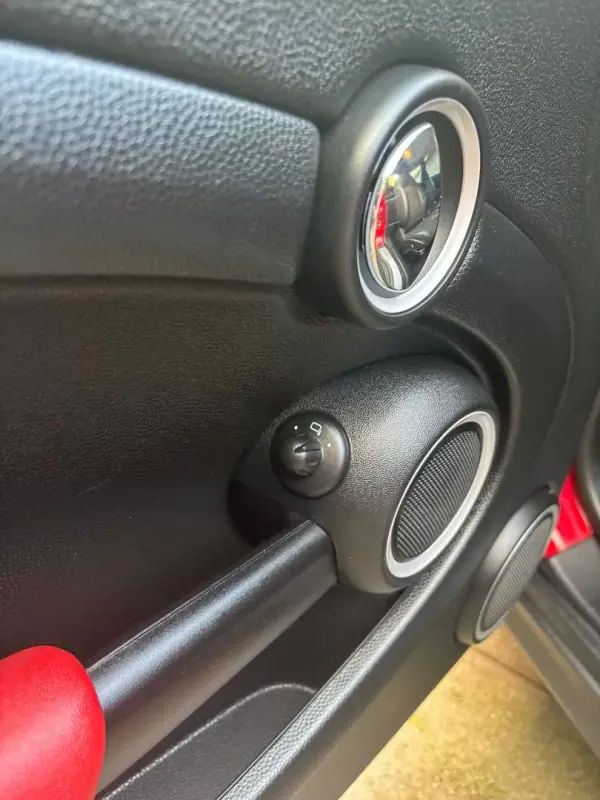 MINI One 2011 - 9750 EUR, 167000 km - AUTO.MOTO.pt - 167000km - foto 15 de 21
