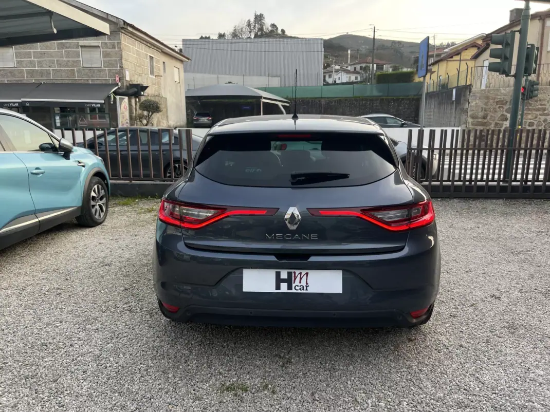 Renault Mégane 2020 - 14900 EUR, 142500 km - AUTO.MOTO.pt - 142500km - foto 5 de 16