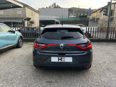 Renault Mégane 2020 - 14900 EUR, 142500 km - AUTO.MOTO.pt - 142500km - foto 5 de 16