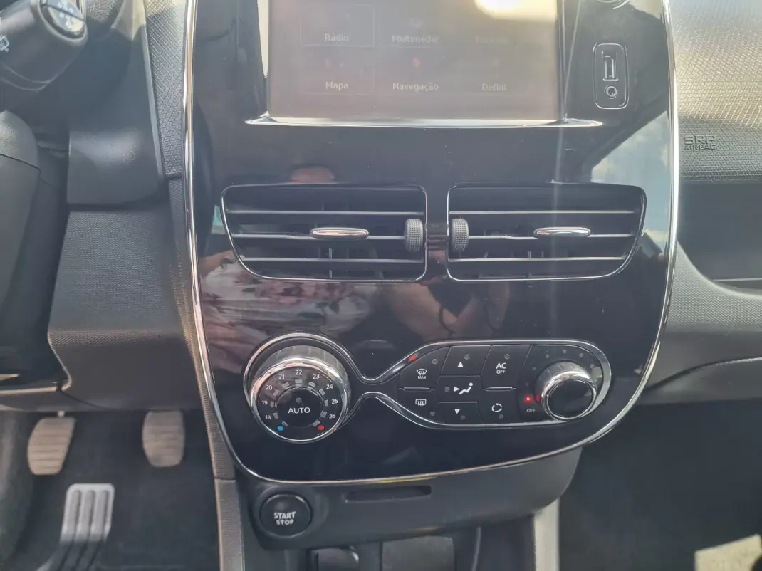 Renault Clio 2014 - 10490 EUR, 118020 km - AUTO.MOTO.pt - 118020km - foto 31 de 36