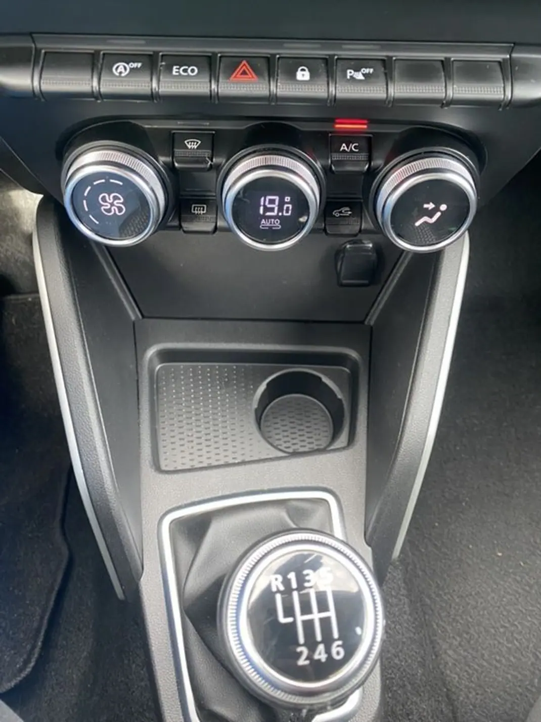 Dacia Duster 2020 - 21500 EUR, 100000 km - AUTO.MOTO.pt - 100000km - foto 12 de 27