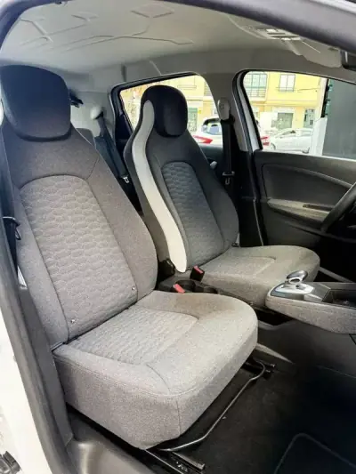Renault Zoe 2021 - 16900 EUR, 23000 km - AUTO.MOTO.pt - 23000km - foto 7 de 15