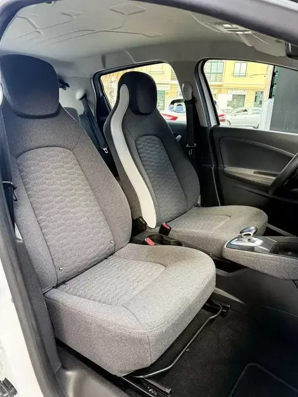 Renault Zoe 2021 - 16900 EUR, 23000 km - AUTO.MOTO.pt - 23000km - foto 7 de 15